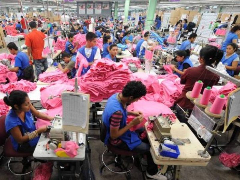 La industria textil figura entre los sectores interesados en implementar jornadas de 11 horas durante cuatro días a la semana.