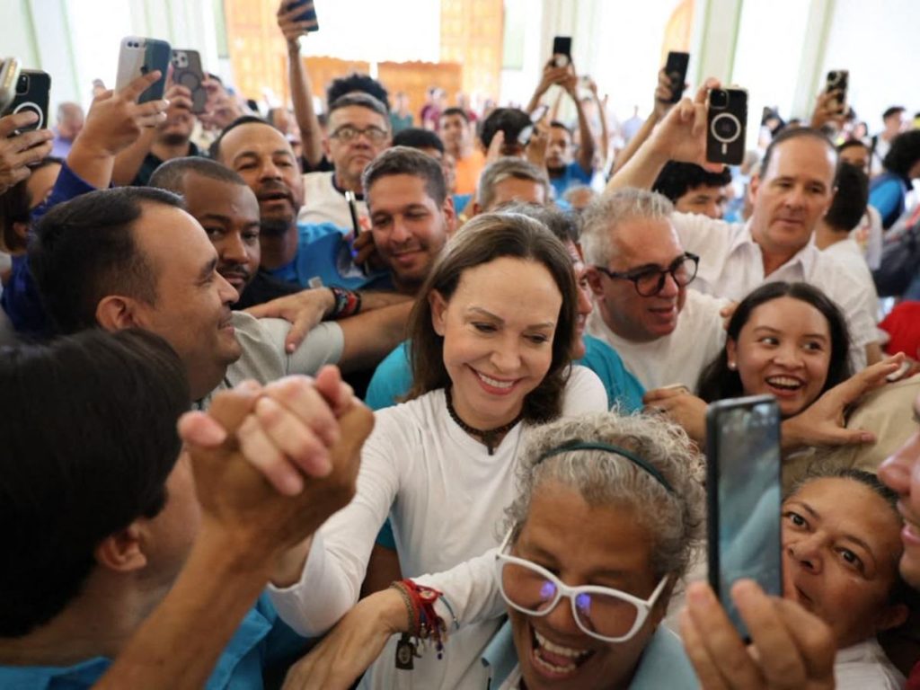 María Corina Machado fue recibida por seguidores en Barquisimeto durante su reaparición pública tras regresar a Venezuela.