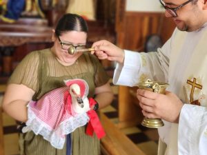 Perros, gatos y un pato reciben bendición en honor a San Francisco de Asís en San Miguel