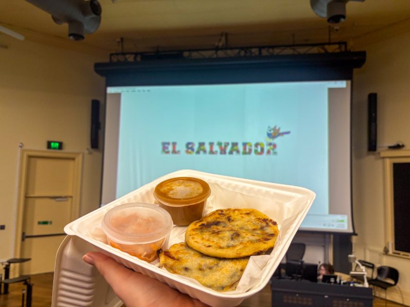 “Las Pupusas” llevó una muestra de la cultura salvadoreña a la Universidad de Sídney, en Australia.