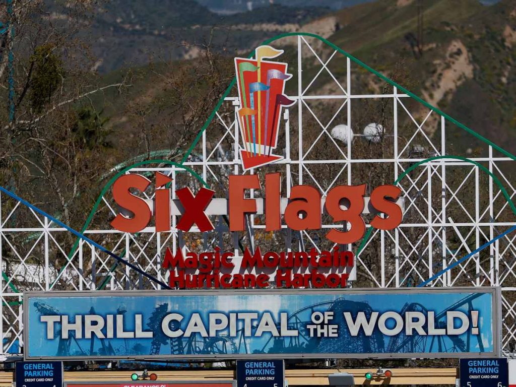 Six Flags anunció el cierre temporal de 10 montañas rusas en Estados Unidos y Canadá tras un accidente mortal en Georgia.