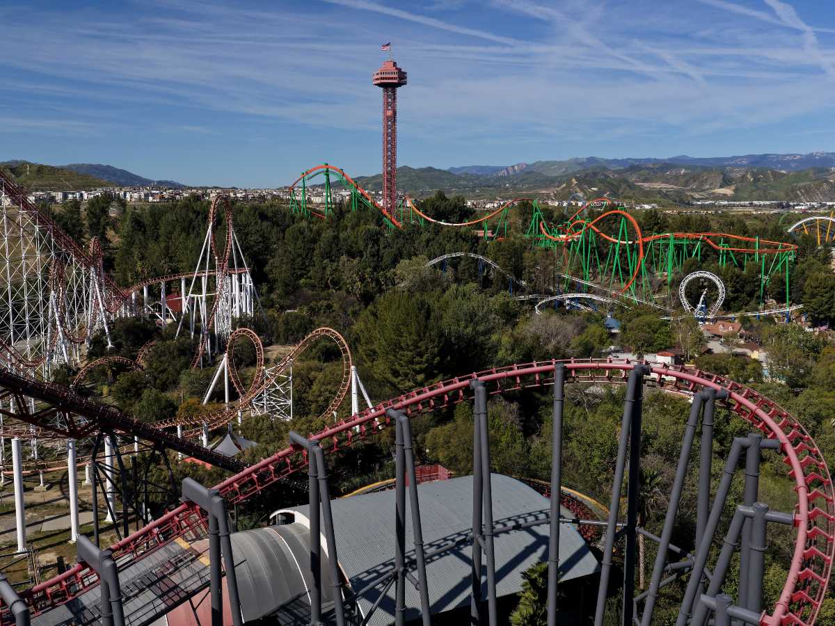 Muere hombre en montaña rusa de Six Flags en Georgia y empresa cierra 10 atracciones