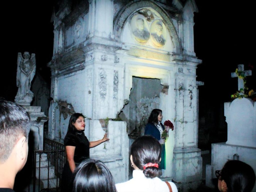 Los recorridos nocturnos por el cementerio forman parte de la programación anunciada por la Secretaría de Cultura.