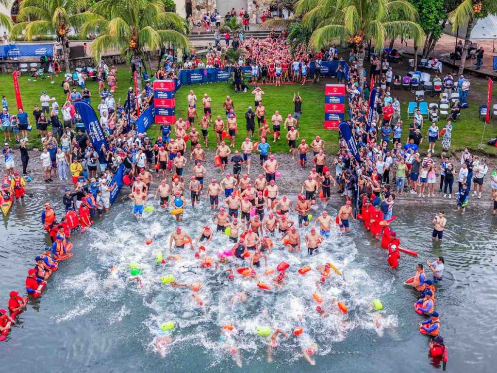 Más de 800 atletas de 25 países participan en el Oceanman 2026, desarrollado en el lago de Ilopango.
