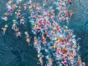 Oceanman 2026 reúne a más de 800 nadadores en Apulo con recorridos de hasta 4 km