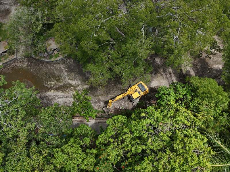 Las imágenes aéreas permiten observar el alcance de los movimientos de tierra dentro del exzoológico.