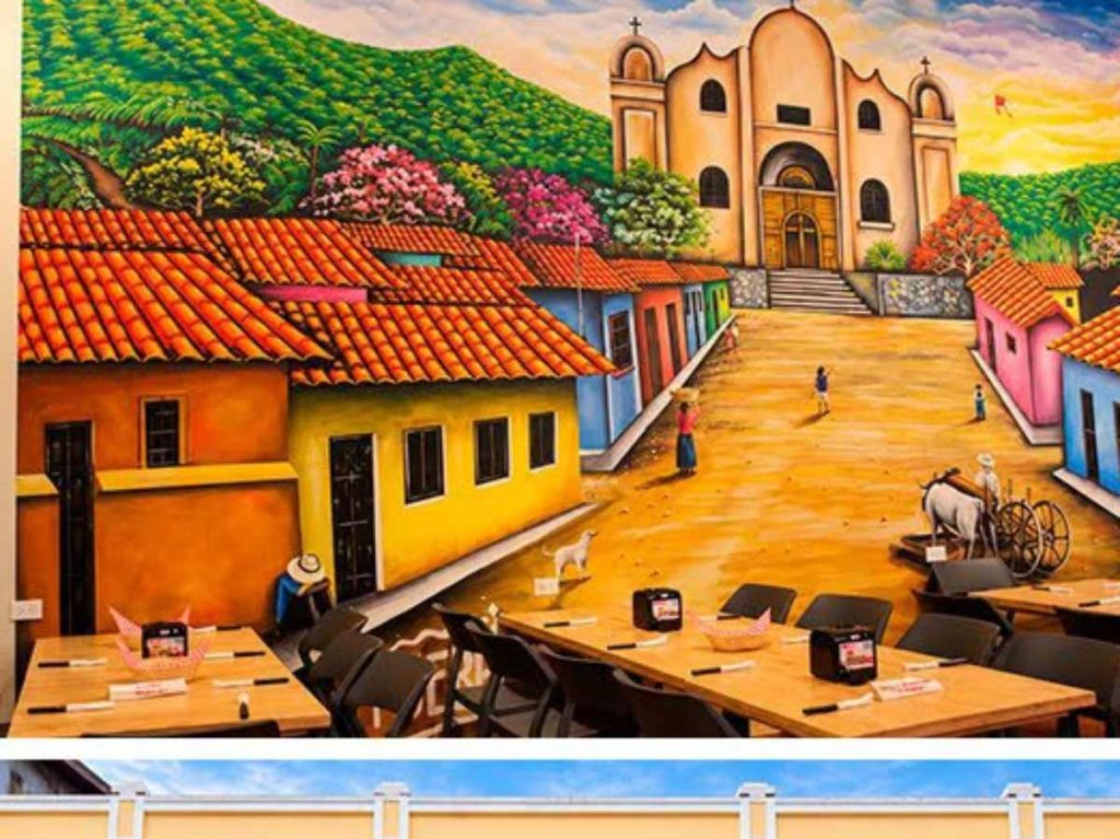 Murales inspirados en pueblos salvadoreños acompañan la experiencia de compartir una comida en la nueva sucursal de Pueblo Viejo.