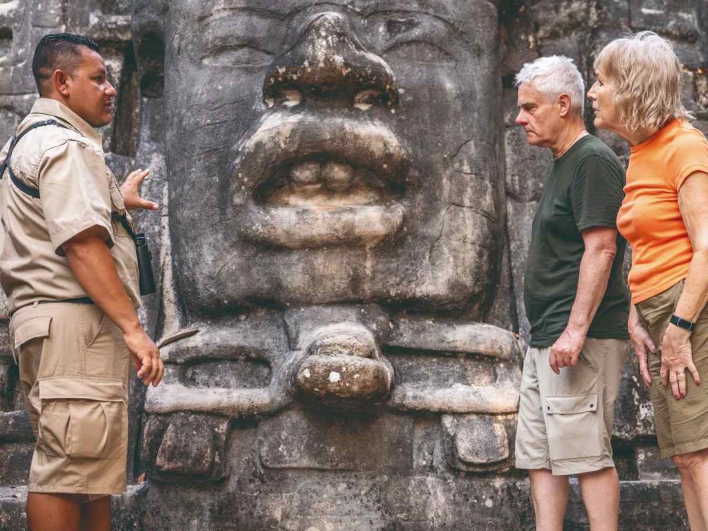 Los templos mayas de Lamanai son uno de los principales atractivos de Orange Walk, Belize, donde podés explorar más de 3,000 años de historia.