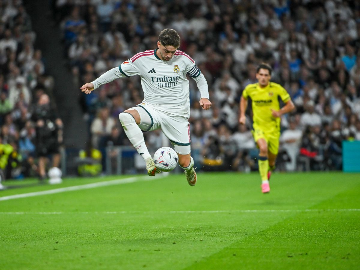 Real Madrid golea 4-1 al Sevilla con doblete de Mbappé