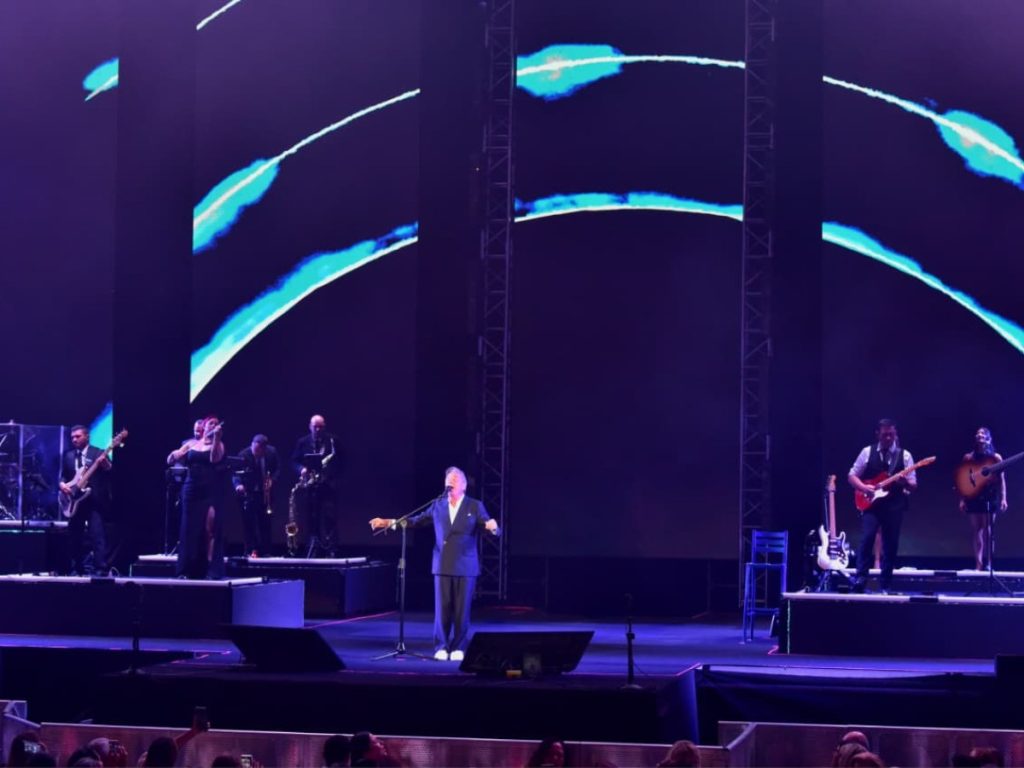 El público acompañó con coros varias de las canciones más conocidas del repertorio de Ricardo Montaner. / Foto Miguel Lemus.