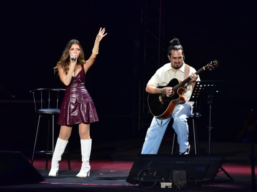 Analu Dada fue la encargada de abrir el concierto y preparar el ambiente antes de la presentación de Montaner.