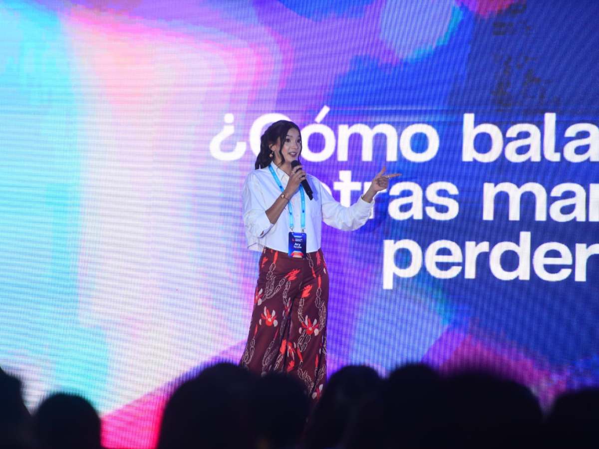 Ary Tenorio: La creadora de contenido compartió experiencias y consejos sobre cómo construir comunidades digitales, conectar con las audiencias y desarrollar negocios.