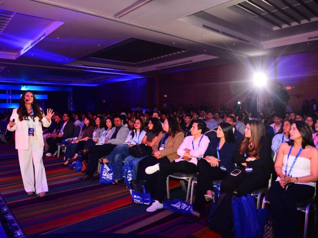 Foro empresarial: Líderes de distintas industrias analizaron cómo la inteligencia artificial está transformando el empleo y las habilidades que necesitarán los profesionales.