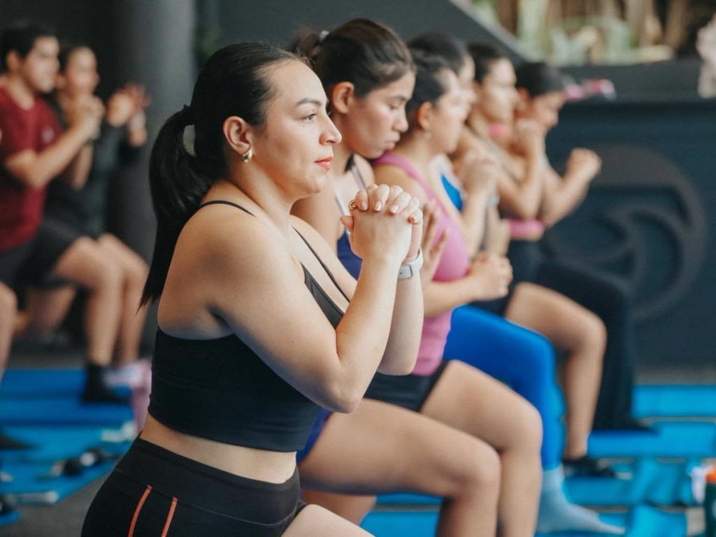 Los asistentes al Mundial de Longboard también participaron en una clase gratuita de HIIT durante la segunda jornada en El Sunzal. /Foto Secretaría de Prensa
