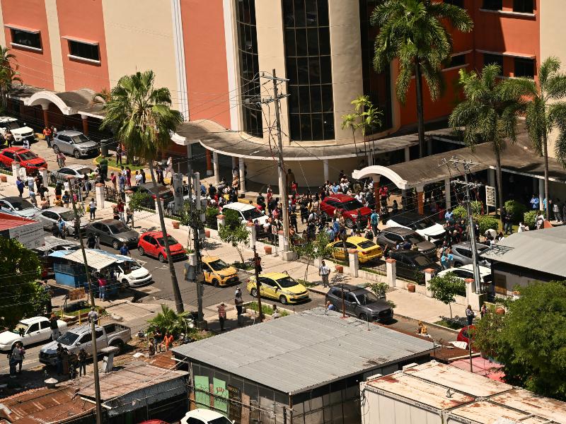 El fuerte sismo en Panamá provocó afectaciones en edificios gubernamentales, iglesias, comercios y un hotel, según Protección Civil.
