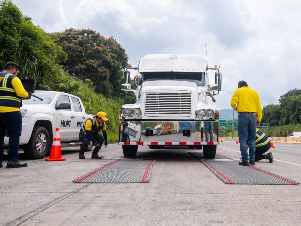 Desde este 5 de octubre, todas las volquetas deberán pasar revisión técnica vehicular para renovar su tarjeta de circulación. Foto / VMT