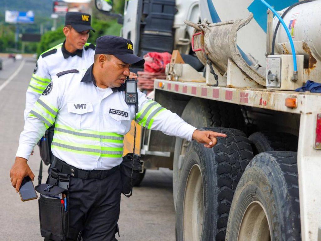 El VMT revisará frenos, llantas, luces y otros sistemas de seguridad de las unidades. Foto / VMT