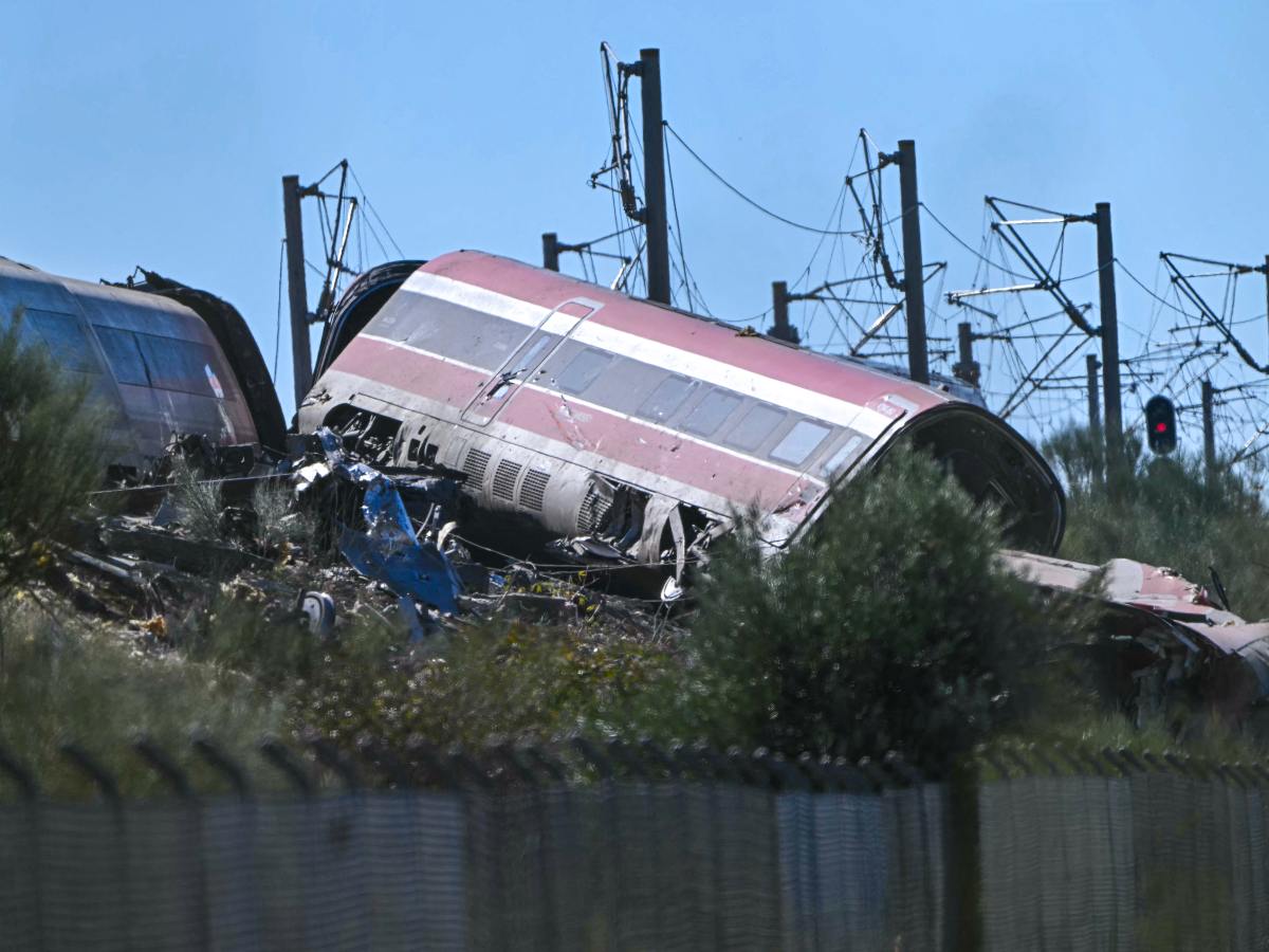 Dos trenes de alta velocidad chocaron en Toledo, España, en un accidente que dejó al menos 30 muertos.