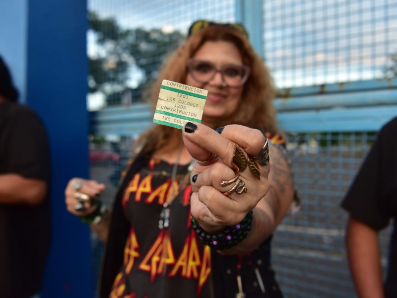 Originaria de Soyapango, Zarca Metalera recordó su primer concierto de Def Leppard, celebrado el 8 de abril de 1997.
